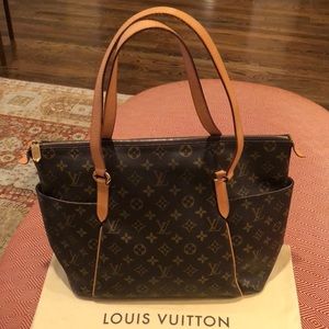 Louis Vuitton Totally Monogram MM